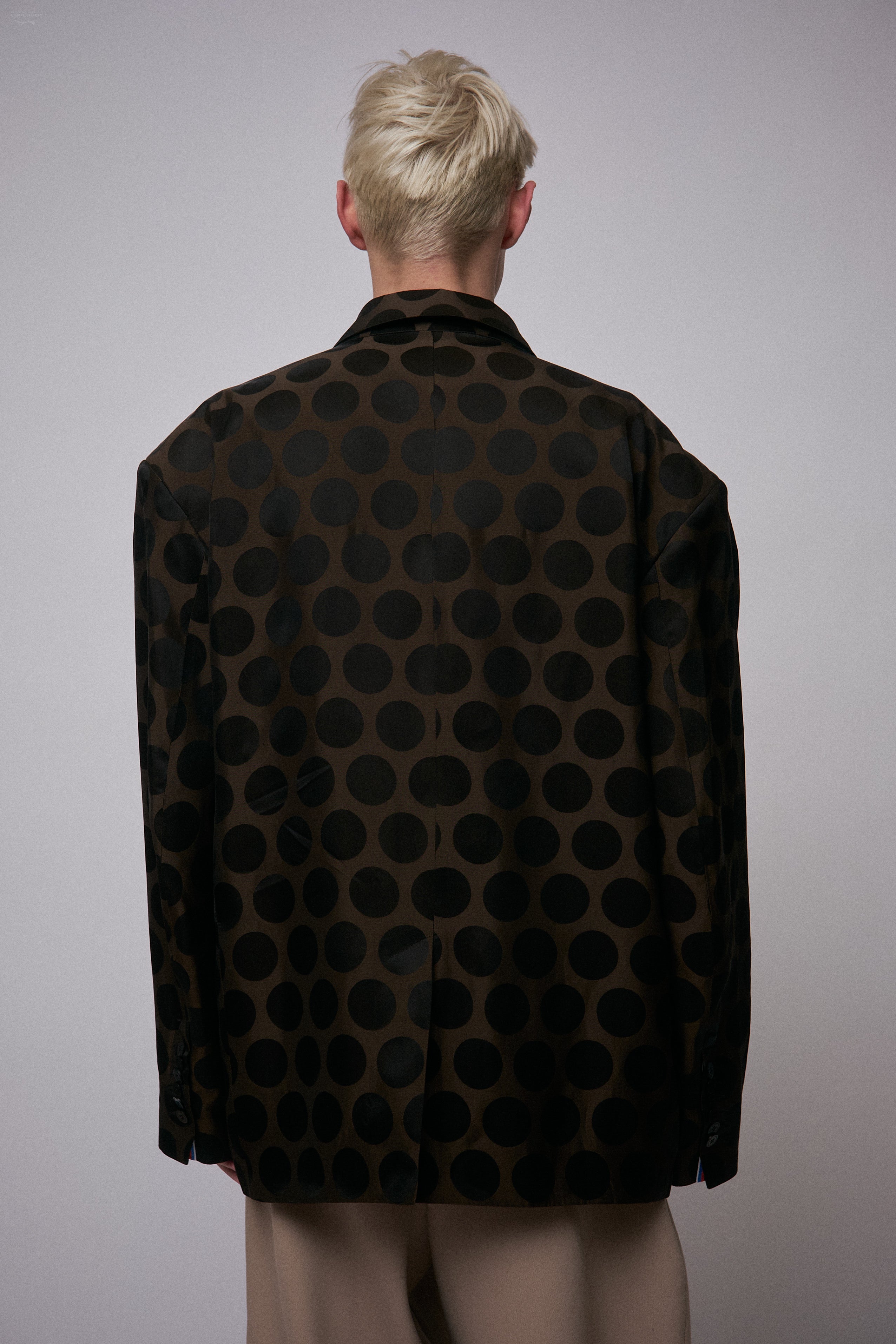 OVERSIZED EDINBURGH JACKET in BROWN POLKA DOT - Image 3